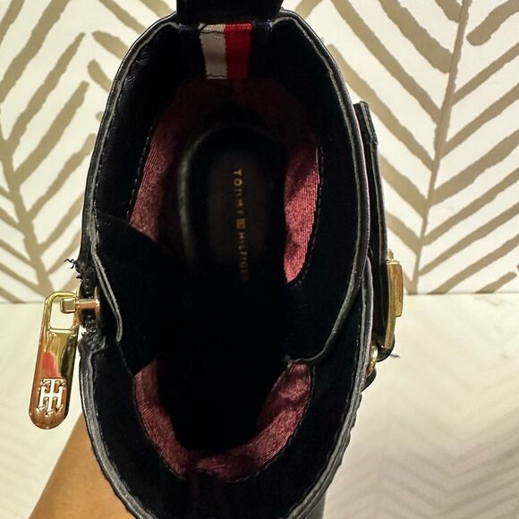 Tommy Hilfiger Black Faux Leather Gold Logo Boots Size 9 - Picture 7 of 9